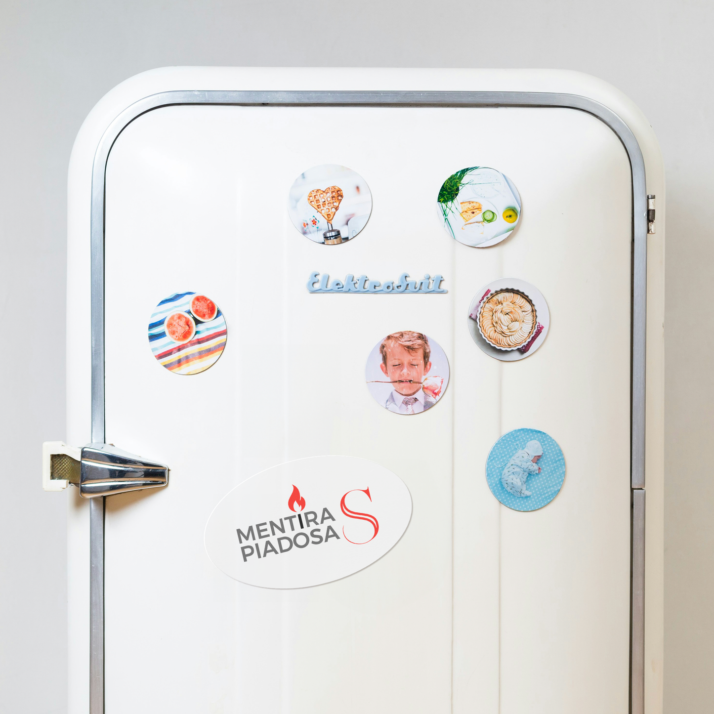 Oval_Magnet_-_Delux_OvalCarMagnet_Fridge_H_Mockup.png