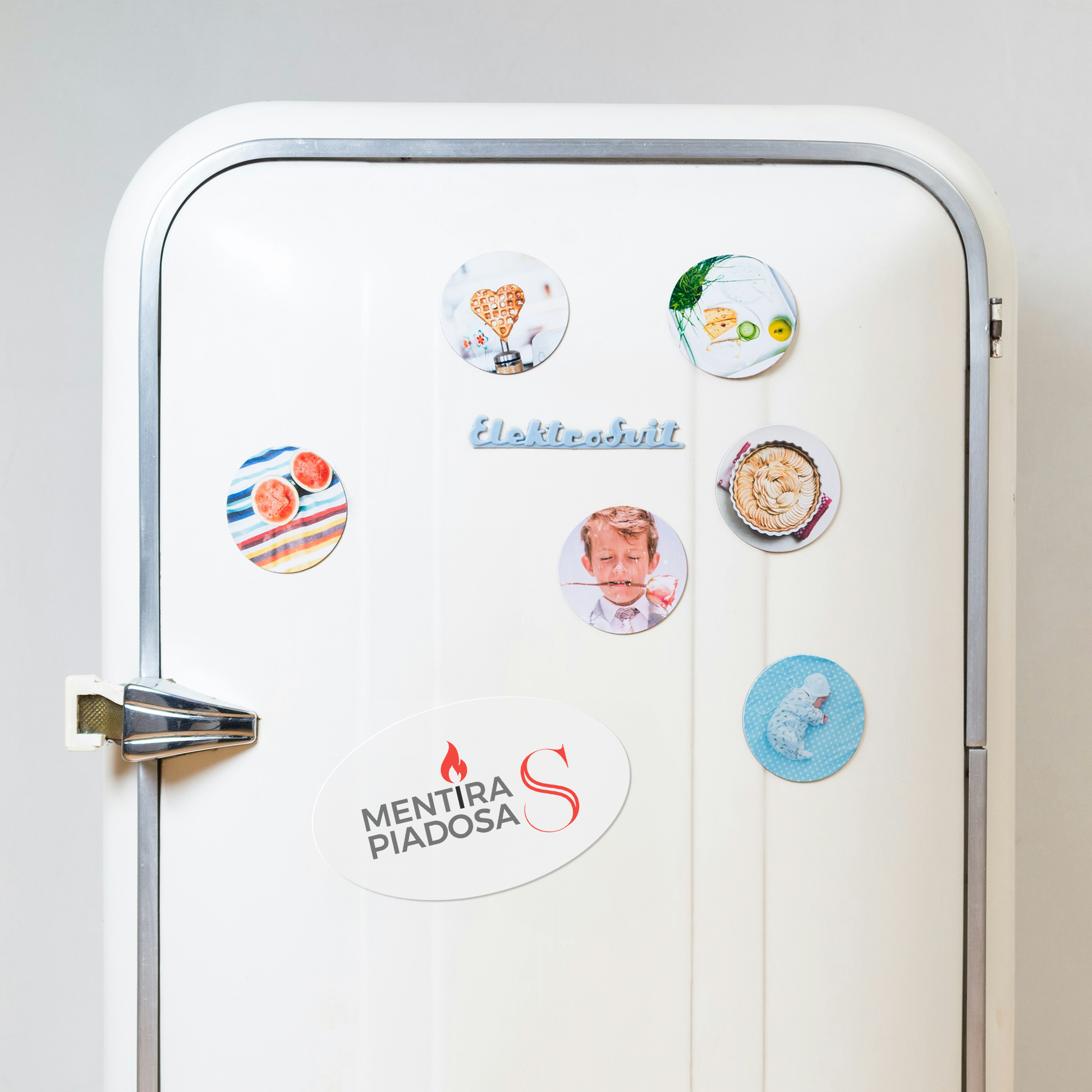 Oval_Magnet_-_Delux_OvalCarMagnet_Fridge_H_Mockup.png